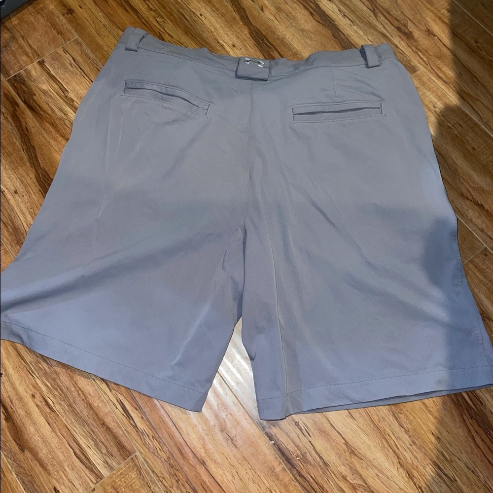 Under Armour Performance Shorts Size 40‎